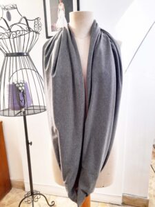 Sciarpa double in caldo cotone. Colore rosa/grigio.